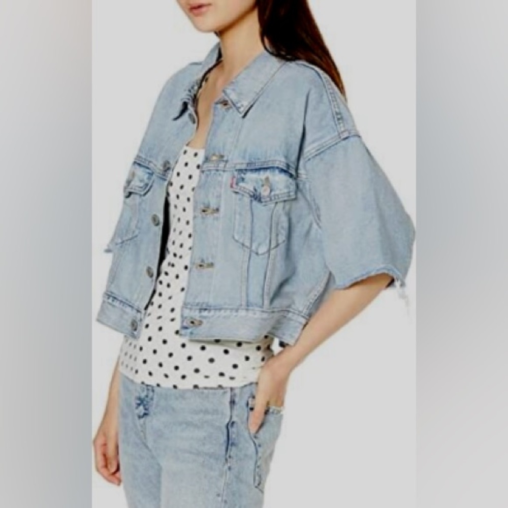 LEVIS Dad Trucker Cropped Denim jacket Light Wash Sz M